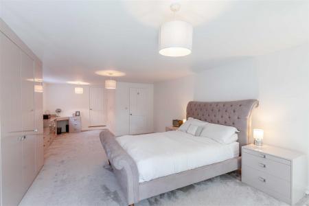 8425386-interior16-22.jpg