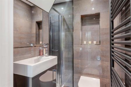 8425386-interior10-17.jpg