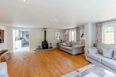 8425386-interior09-16.jpg