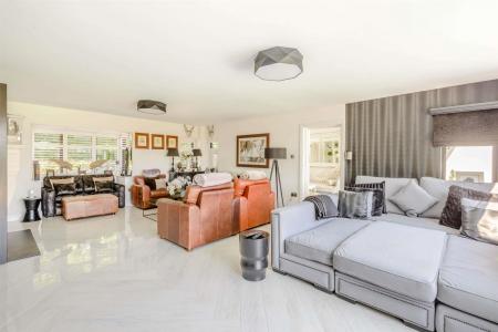 8513148-interior03-800.jpg