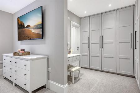 master dressing room.jpg