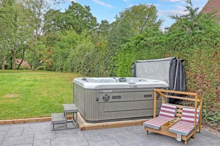 hot tub area.jpg