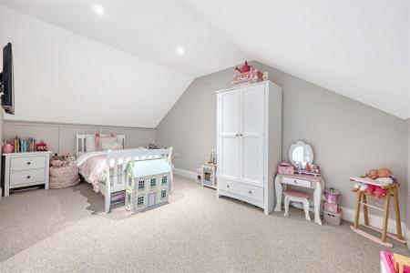 bedroom 4.jpg