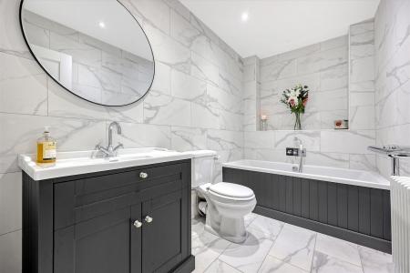 guest ensuite.jpg