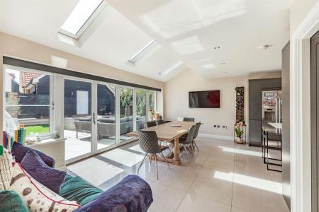 8501713-interior06-800.jpg