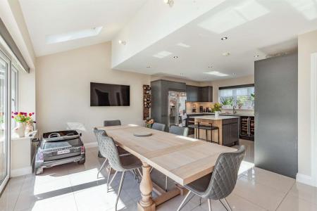 8501713-interior07-800.jpg