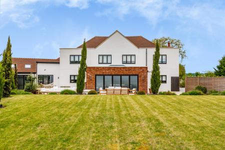 Ashlyns Farm House-HRNWM38.jpg