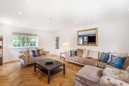 8515693-interior05-800.jpg