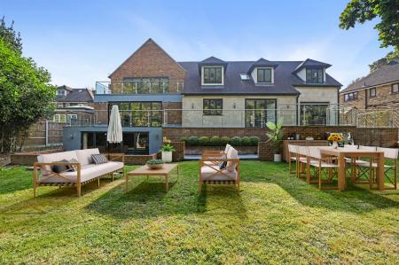 OL-WAZ-2GlanthamsClose-BACKGARDEN.jpg