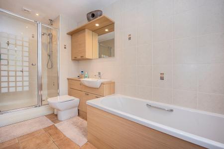 En-Suite Bathroom to