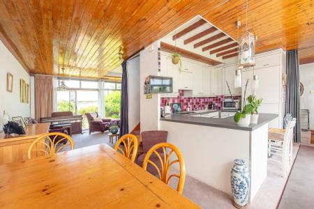 Kitchen Dining Area