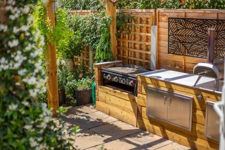 Outdoor Kitchen