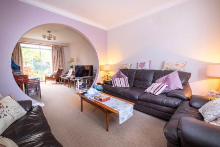 Living Room / Dining