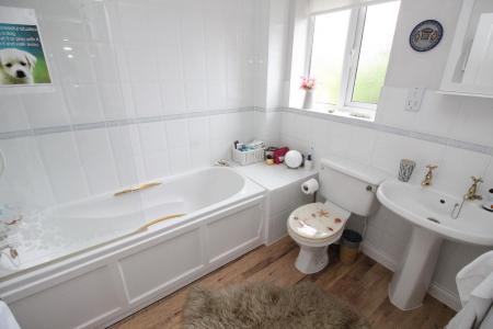 En-Suite Bathroom