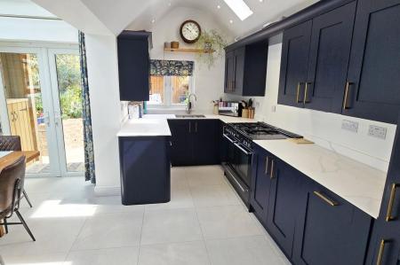 Kitchen 1.jpg
