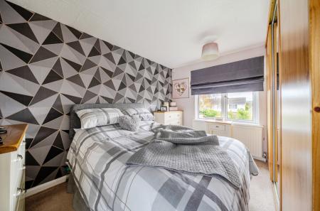 1372489-7-68f8d87...