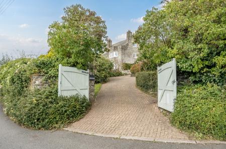 1358394-17-68d3f6...