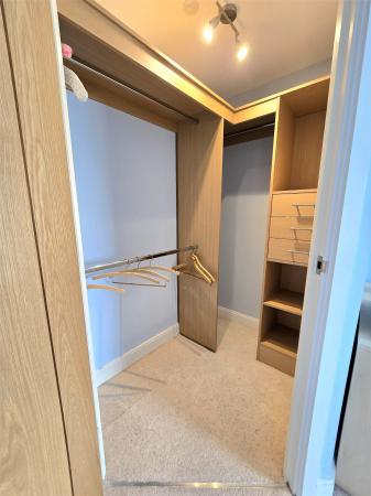 Walk-In-Wardrobe