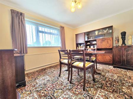 Dining Room/Bed 3