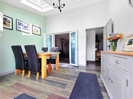 Garden/Dining Room