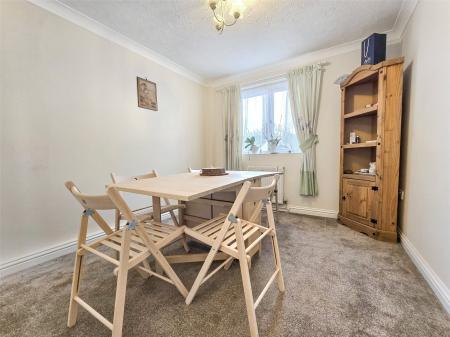 Bed 3 / Dining Room