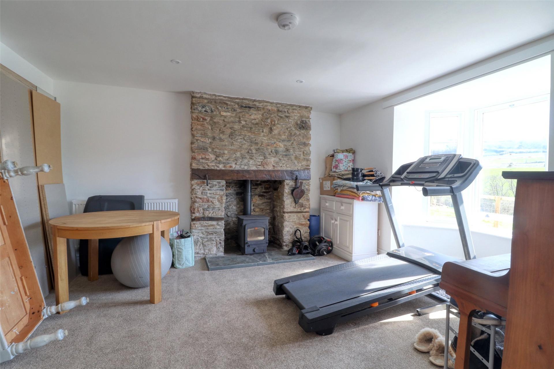 5 bedroom Detached House for sale in