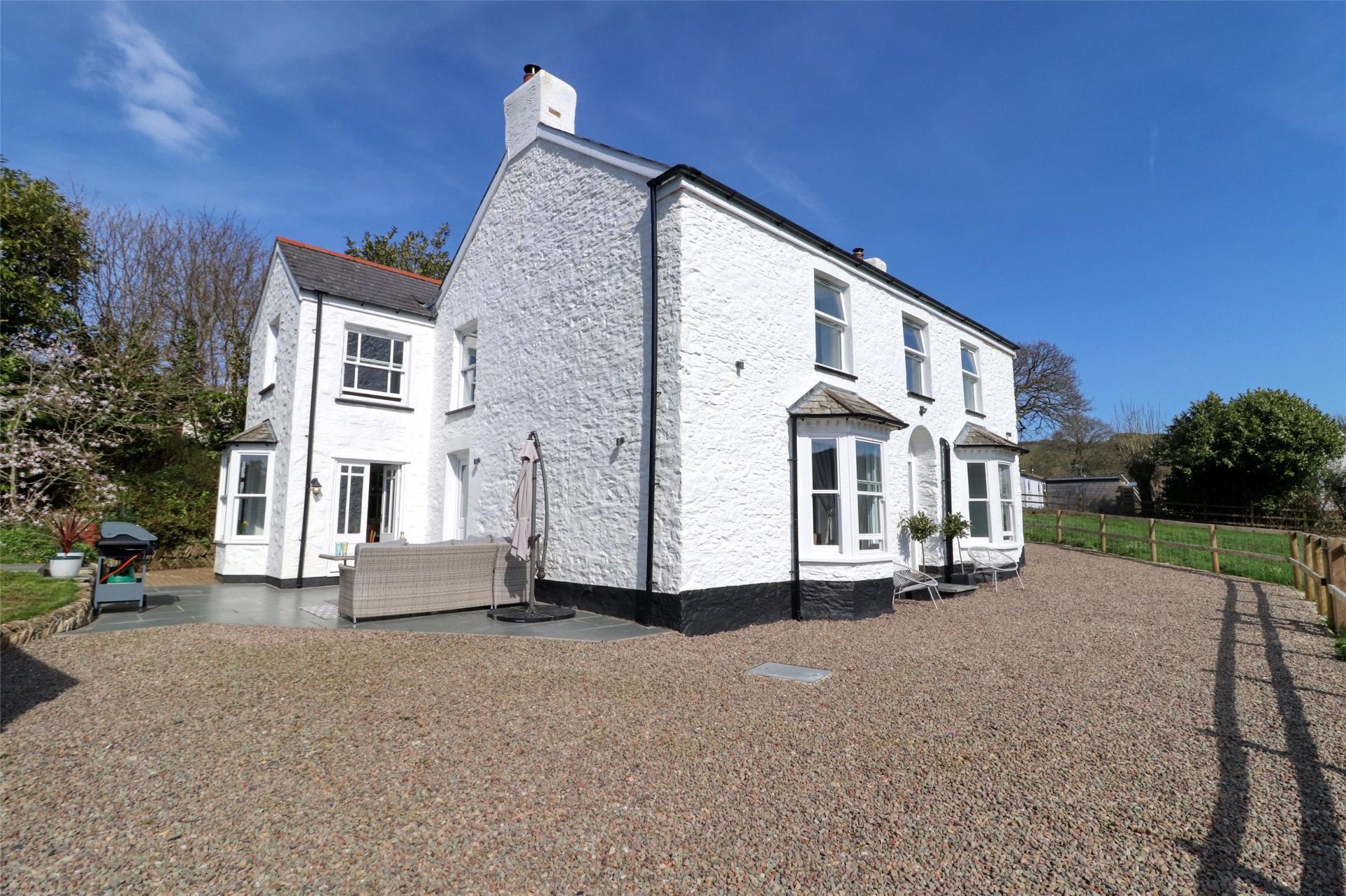 5 bedroom Detached House for sale in