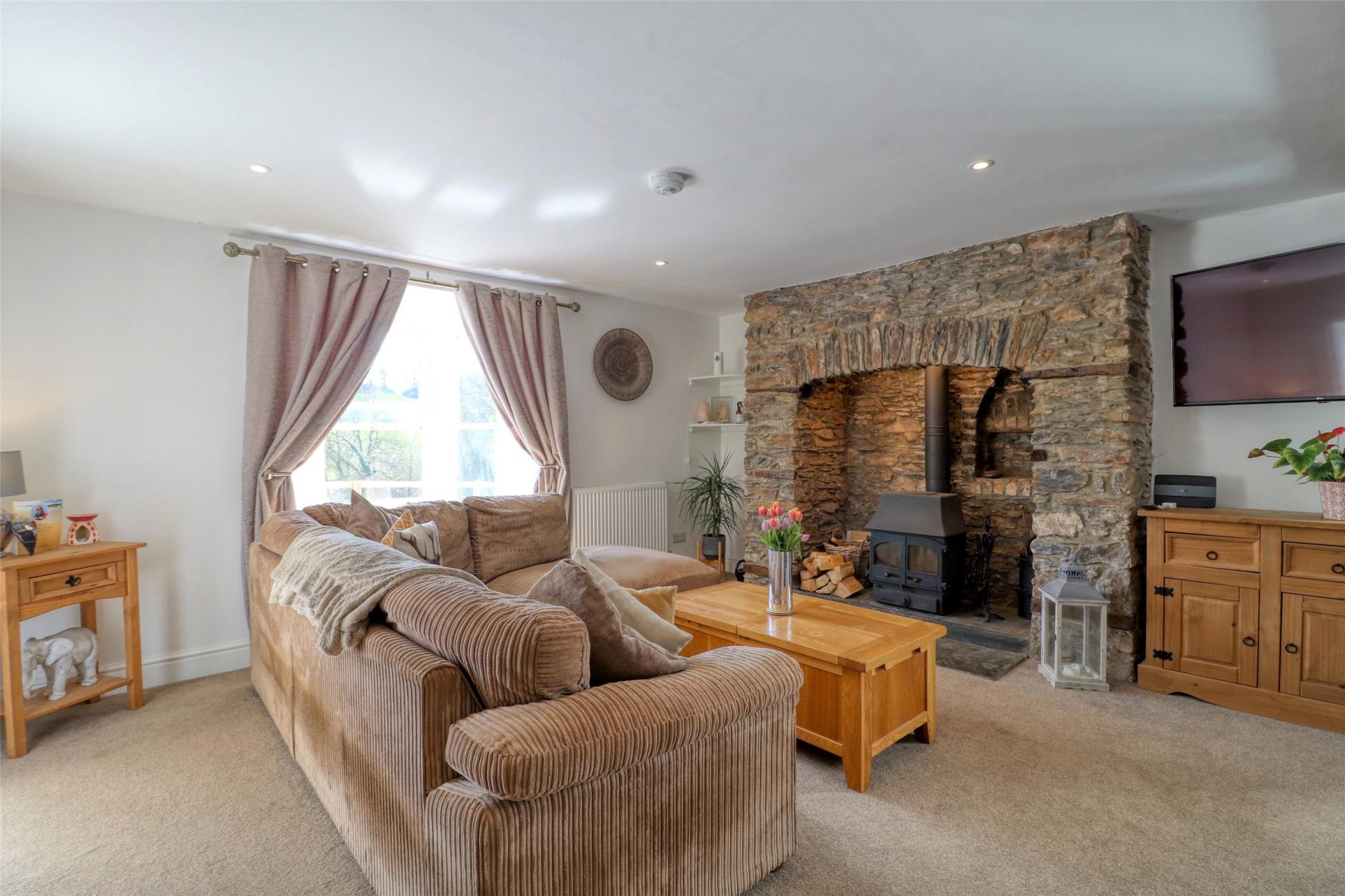 5 bedroom Detached House for sale in