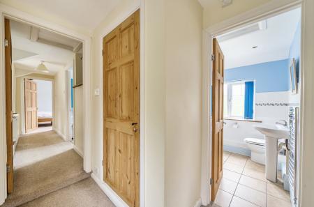 1295211-22-683a00...