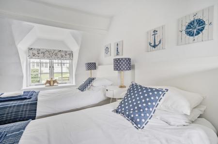 1346509-7-68b6fee...