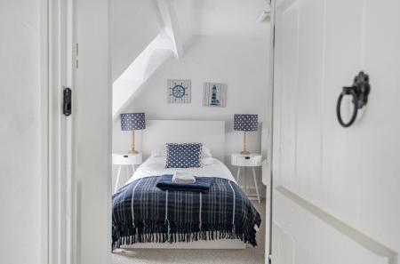 1346509-5-68b6fec...