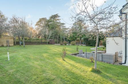 1383937-2-691f381...