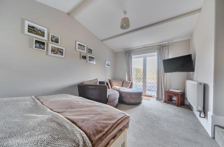 1383937-7-691f39c...