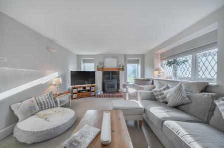 1383937-16-691f3d...