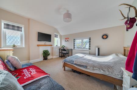 1383937-21-691f3d...