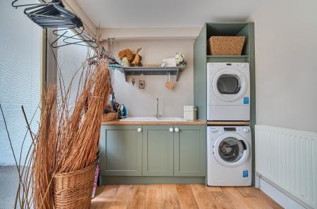 1383937-10-691f3c...