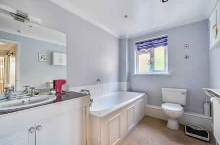 1386290-19-6939a6...