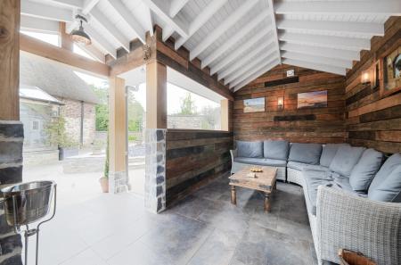 Outdoor Kitchen