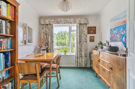 1310413-7-684bcef...