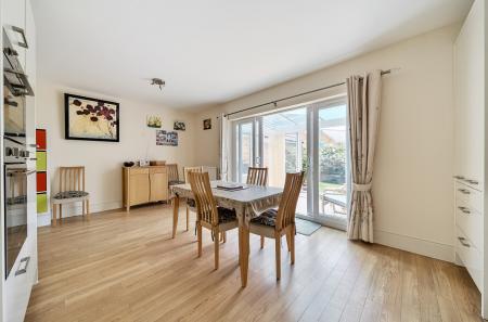 1315796-17-6863f4...