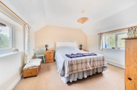 1334511-4-68a2eac...