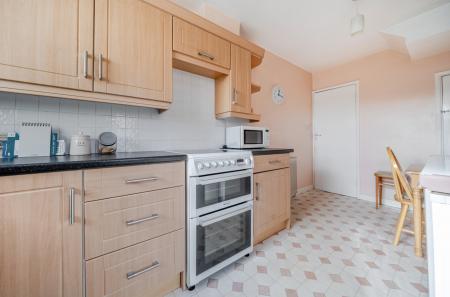 1372572-6-6900cba...