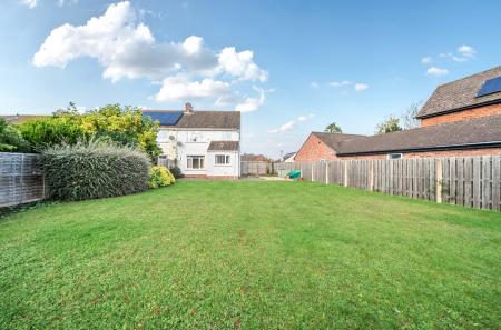 1372572-3-6900cb5...