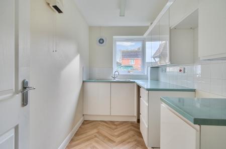 1376486-13-690b27...