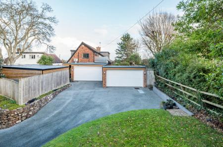 1383535-8-6939a56...