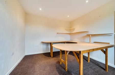 1387220-6-693af17...