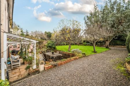 1383583-5-6936d83...