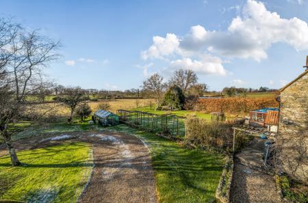 1386146-9-695d1a3...