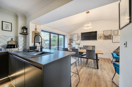 1395710-8-6965147...