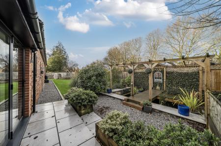 1395710-33-696517...